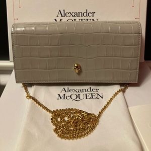 ALEXANDER McQUEEN Skull Wallet On Chain in Croc-Embossed Grey Leather